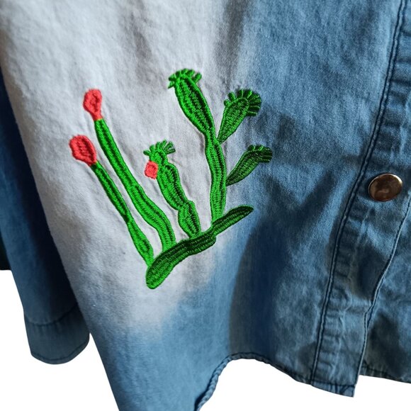 women's Large Granny Shirt Embroidered Denim Floral  Bird Snap Buttons Cottage - Picture 4 of 7